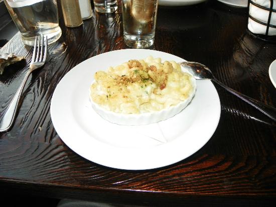 The Pullman signature dishes 6oz Colorado Wagyu Burger
Mac & Cheese
Pullman Rye